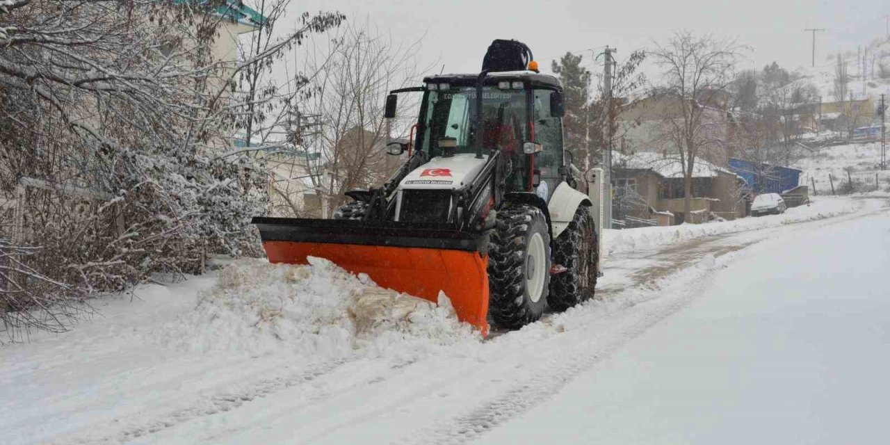 Bozüyük’te kar temizleme  çalışmaları devam ediyor