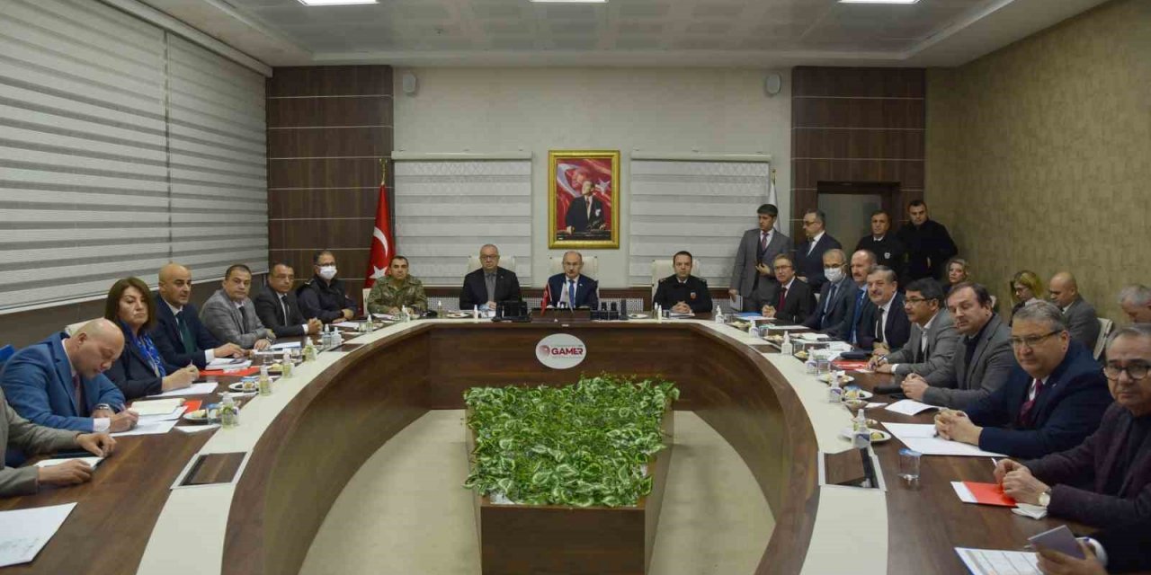 Manisa’dan deprem bölgesine gidecek yardımlar ve ekipler için toplandılar