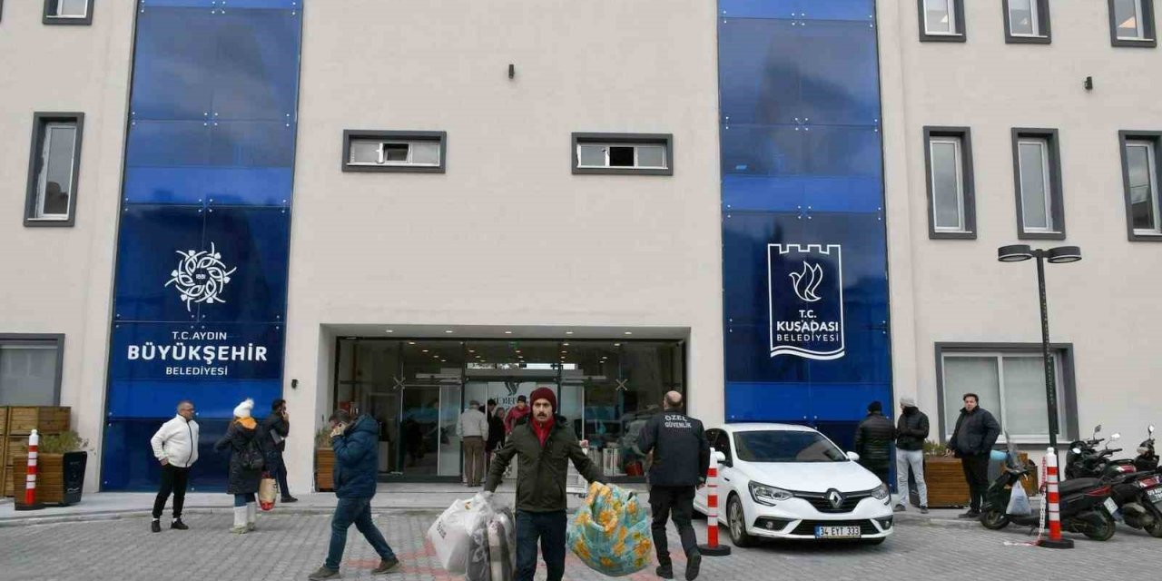 Başkan Günel’in çağrısı ile Kuşadası depremzedeler için tek yürek oldu