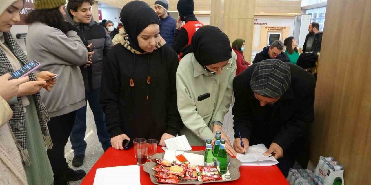 İstanbullular deprem bölgesi için kan vermeye koştu