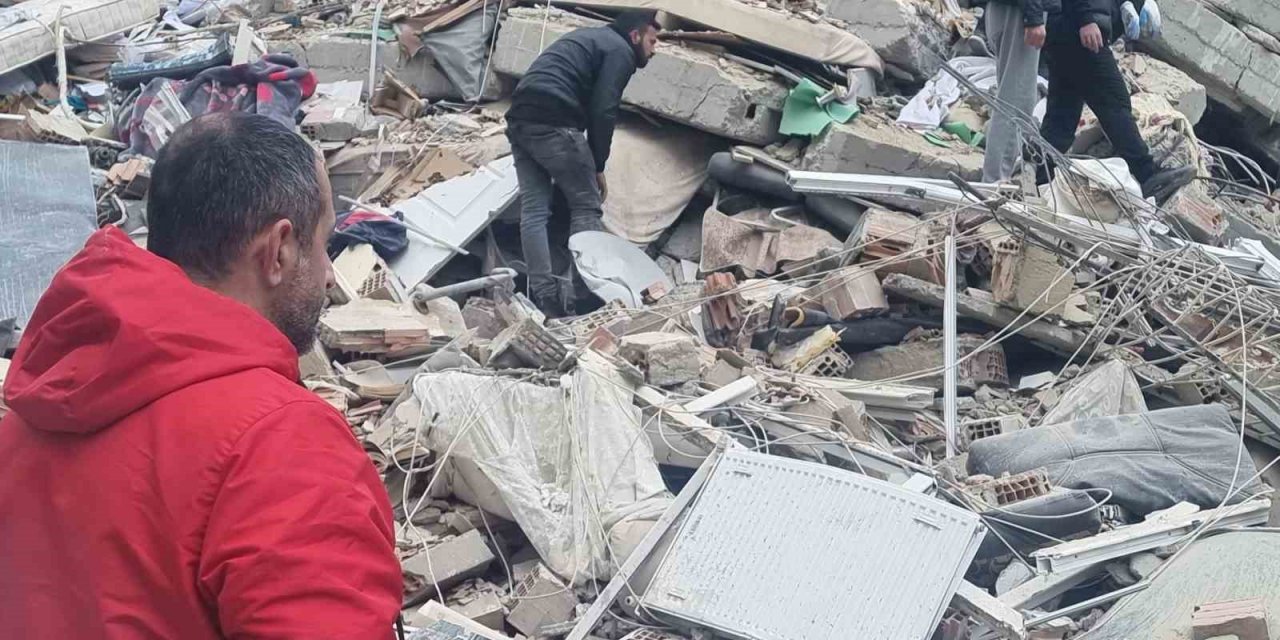 Adana’da 8 kişi için Belur Apartmanı’nda umutlu bekleyiş