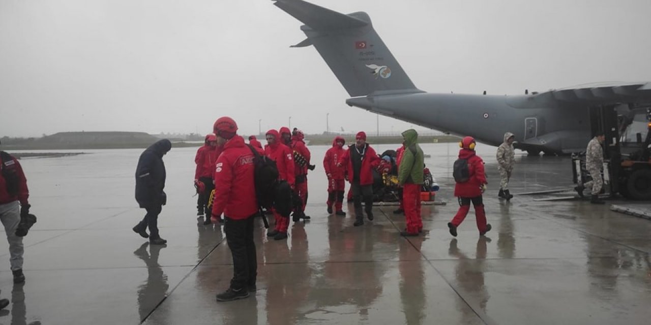 AKUT Kuşadası ekibi, deprem bölgesine hareket etti