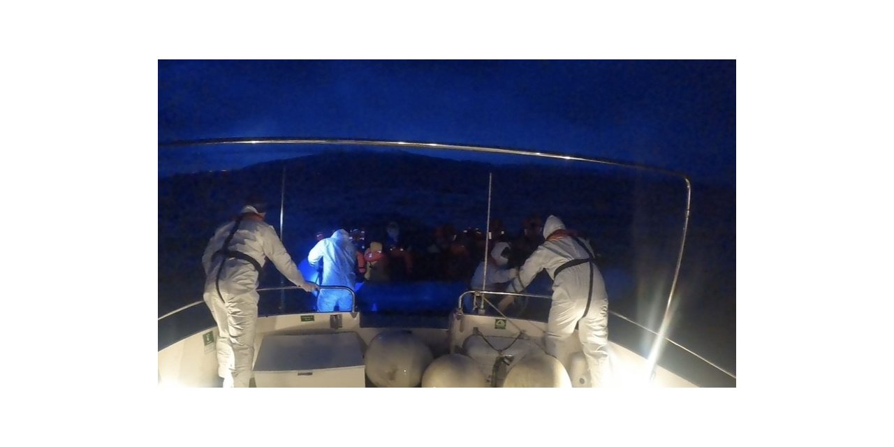 Yunan unsurlarınca ölüme terk edilen 33 kaçak göçmen kurtarıldı