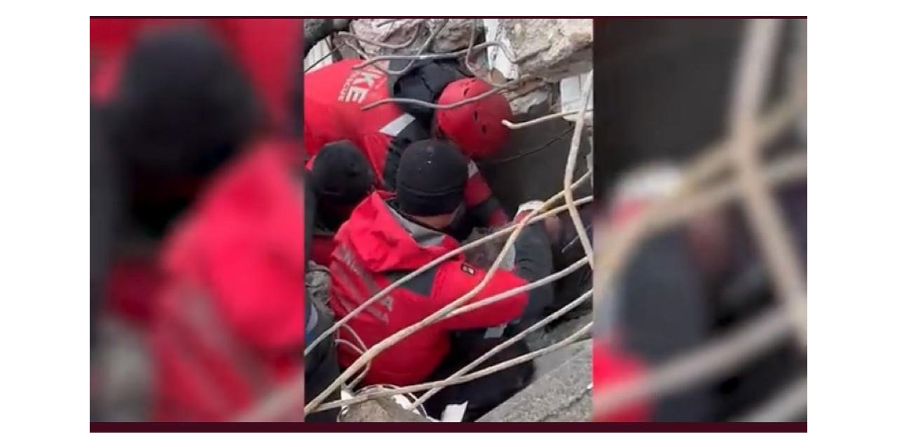 Diyarbakır’da enkaz altındaki biri çocuk 3 kişi jandarma ekiplerince kurtarıldı