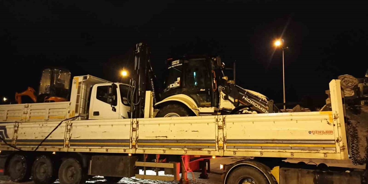 Tarihi Alan Başkanlığı deprem bölgesine ekipman ve teknik personel gönderdi