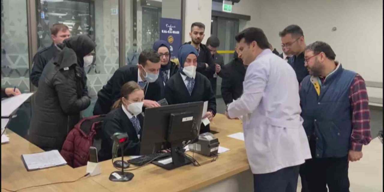 Kahramanmaraş depreminde yaralanan 11 kişi İstanbul Başakşehir Çam ve Sakura Şehir Hastanesine getirildi