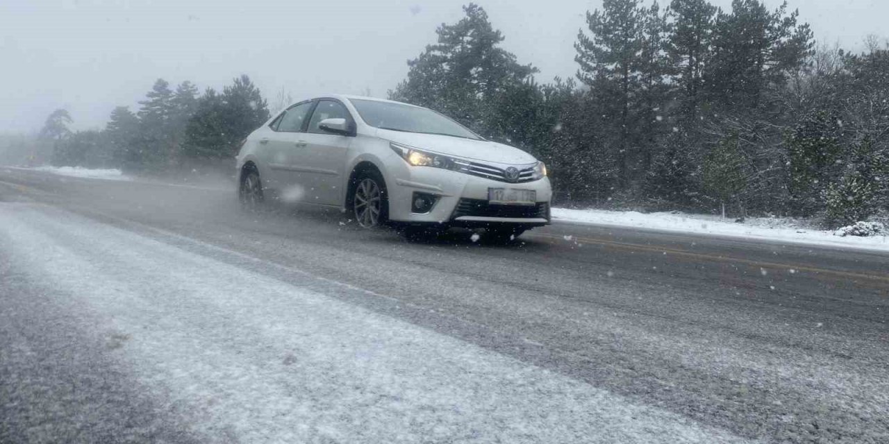 Meteorolojiden Sağanak ve Buzlanma Uyarısı: Dikkatli Olun!