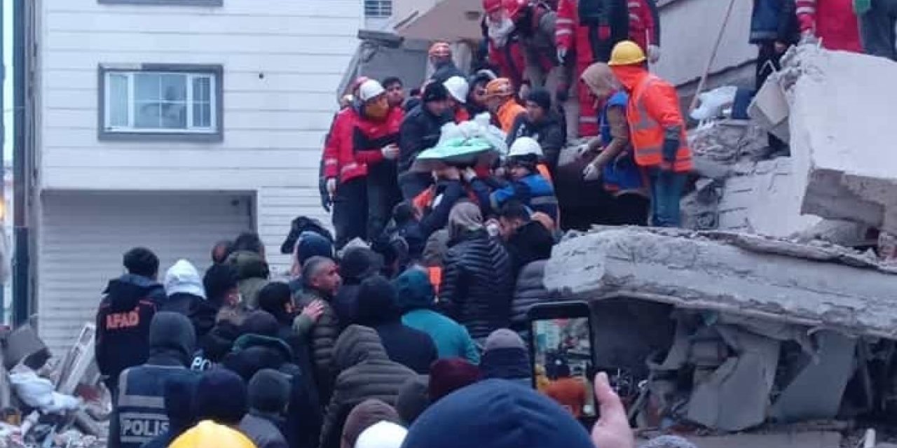 28 saat sonra sağ salim çıkarıldı, bekleyenlere umut oldu