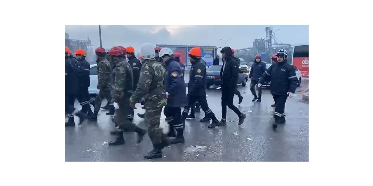 Azerbaycan yardım ekipleri deprem bölgesinde
