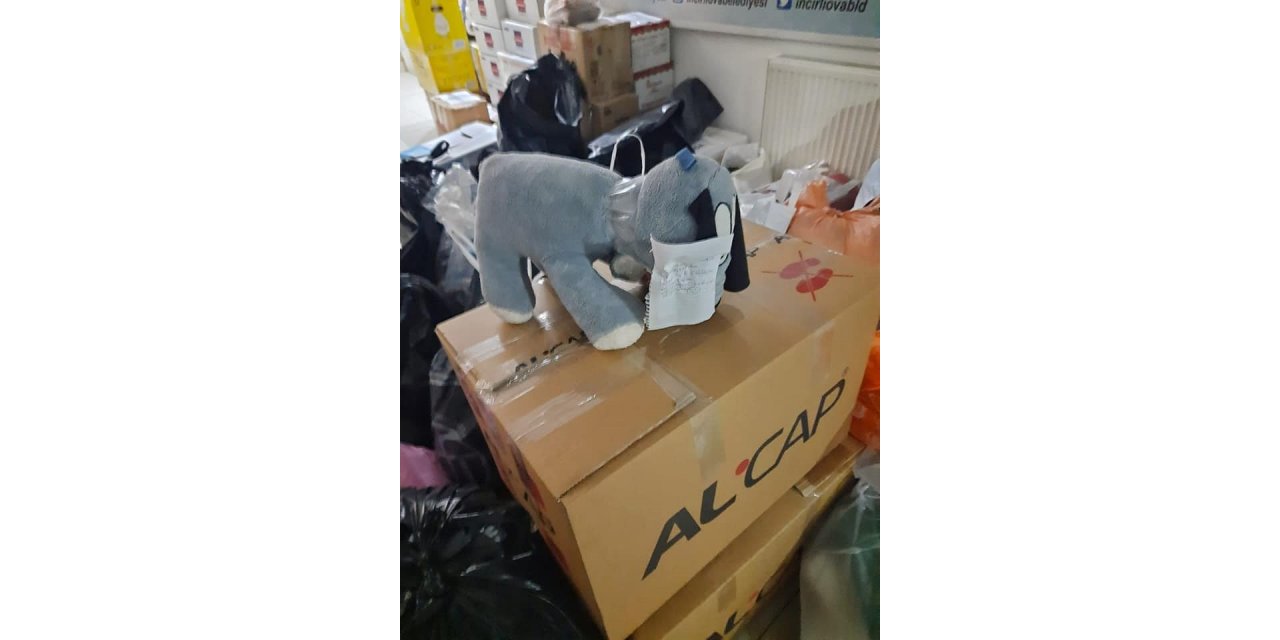 En sevdiği oyuncağını depremzedeler için gönderdi