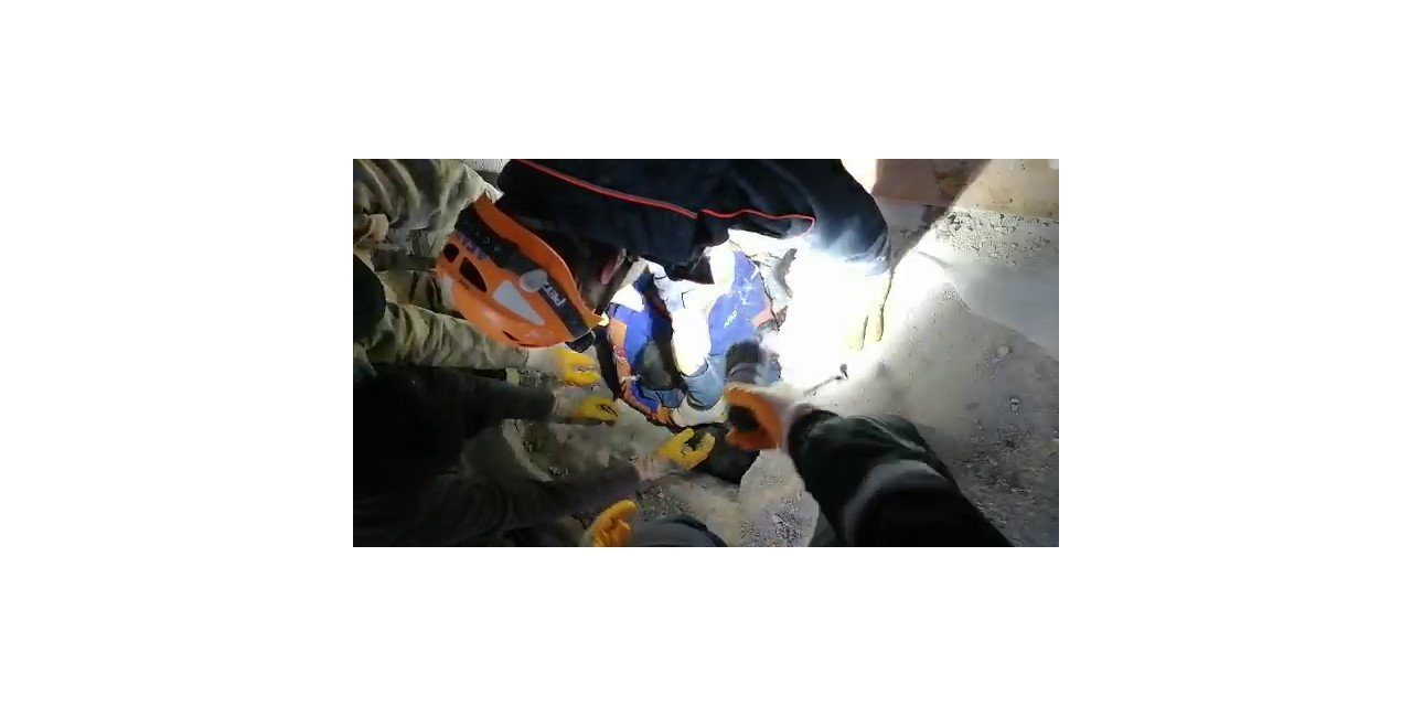 Nurhak’ta iki çocuk ve anneleri enkaz altından sağ olarak çıkartıldı