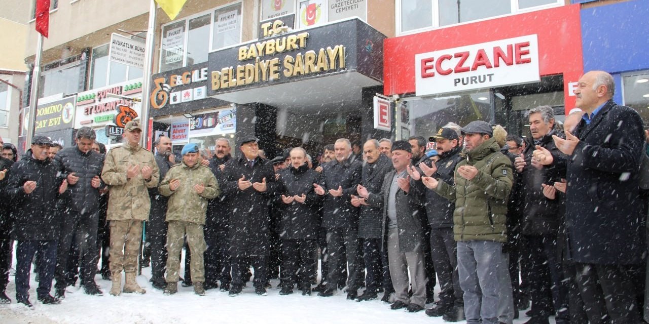 Bayburtlu 10 yaşındaki Muhammet Emin biriktirdiği parasıyla altın aldı altını da Kahramanmaraş’a gönderdi