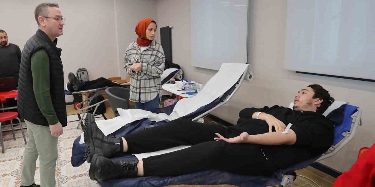 Başakşehirli, kanını afetzedeler için verdi