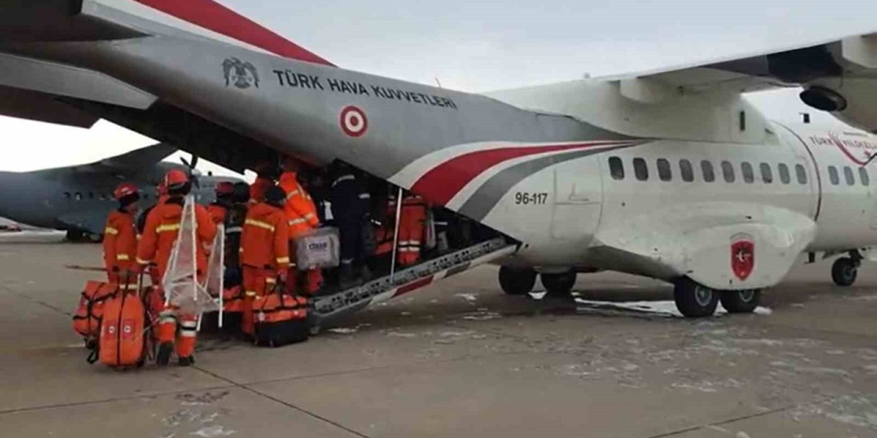 MSB: "Hava Kuvvetlerimize ait uçaklar, Ankara’dan Adana’ya AKUT ekiplerinin ulaşımını sağladı"