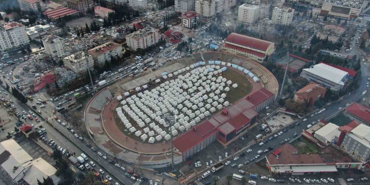 12 Şubat Stadyumu çadır kente dönüştürüldü
