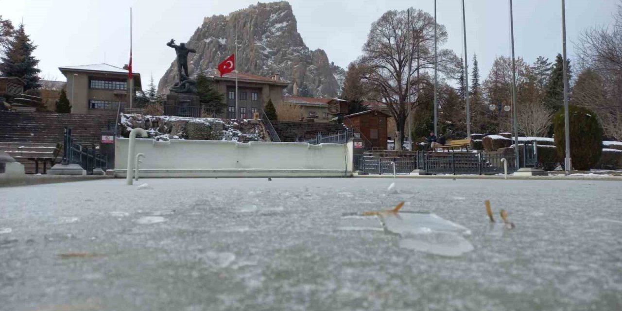 Afyonkarahisar buz kesti