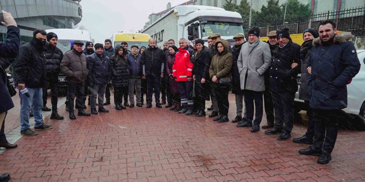 Avcılar Belediyesi yardım tırları ve iş makineleriyle afet bölgesinde
