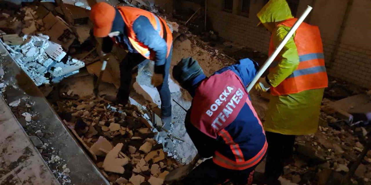 Artvin ekibi Malatya’da genç kadını enkazdan sağ salim çıkartmayı başardı