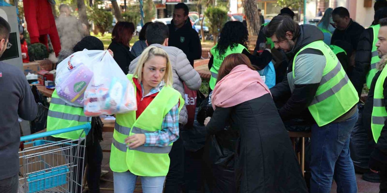 Efeler’in yardım kampanyası yoğun katılımla devam ediyor
