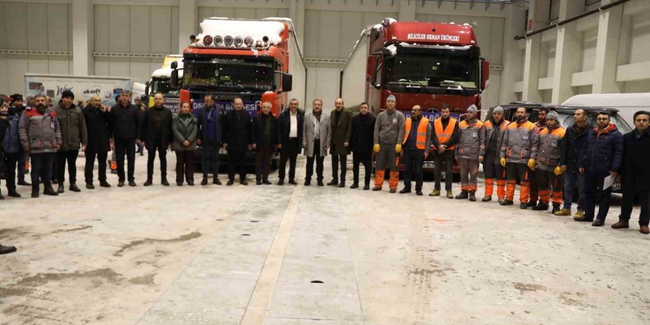 Deprem yardımları için Kayseri 1. OSB Fuar Alanında Yardım Koordinasyon Merkezi kuruldu