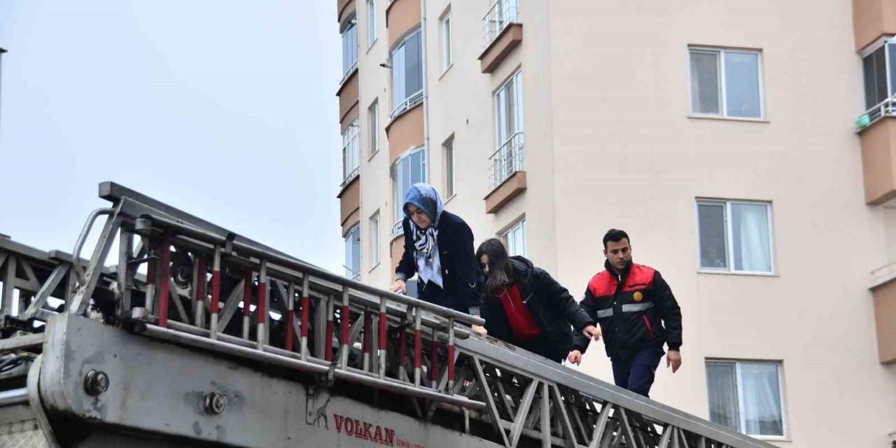 Samsun’da ev yangını: Mahsur kalan 8 kişi kurtarıldı