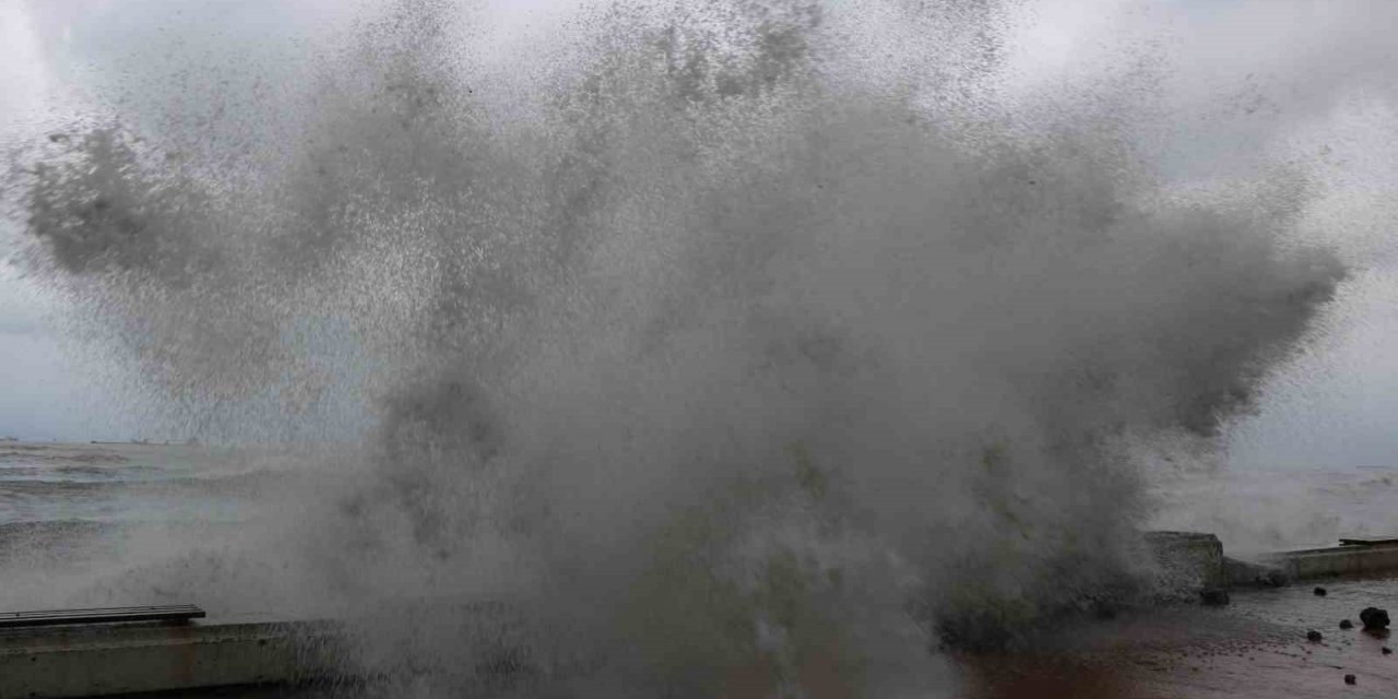 Karadeniz’de dev dalgalar