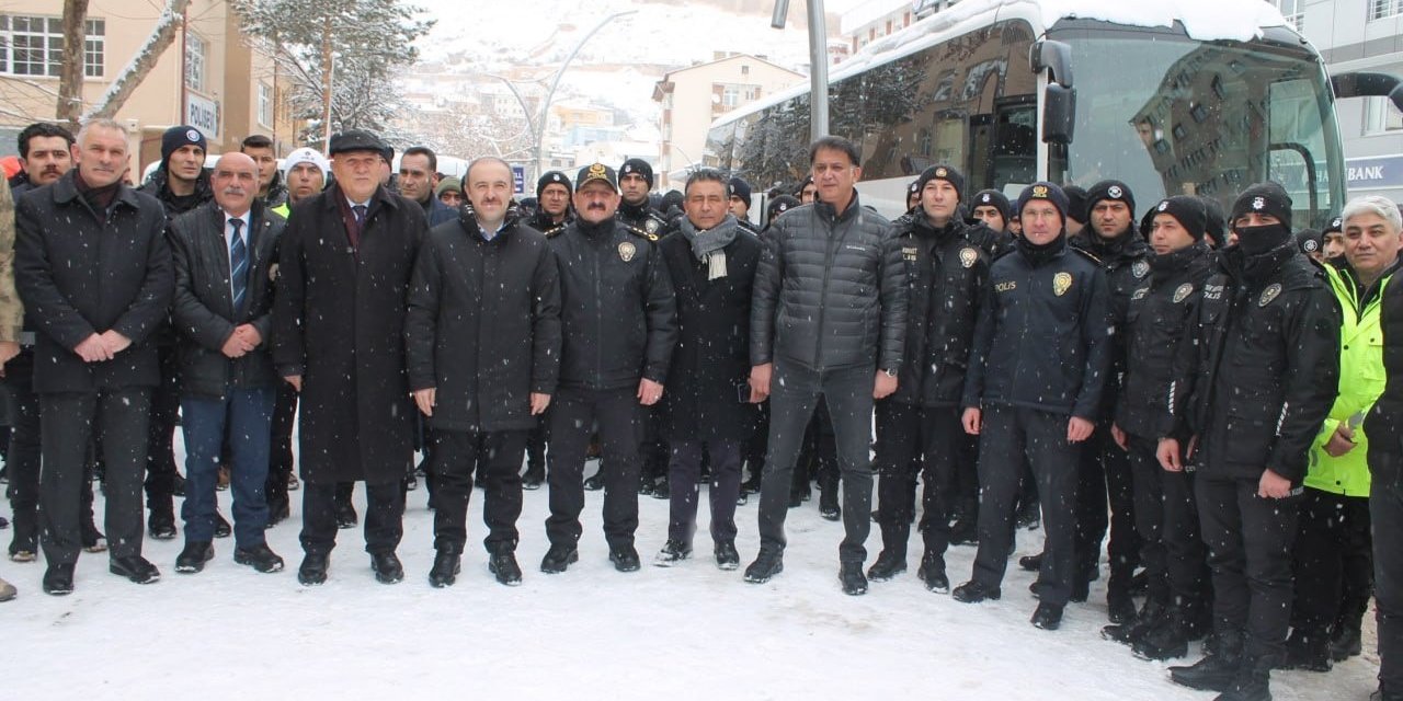 Bayburt Emniyetinden destek gecikmedi: 55 polis deprem bölgesine uğurlandı