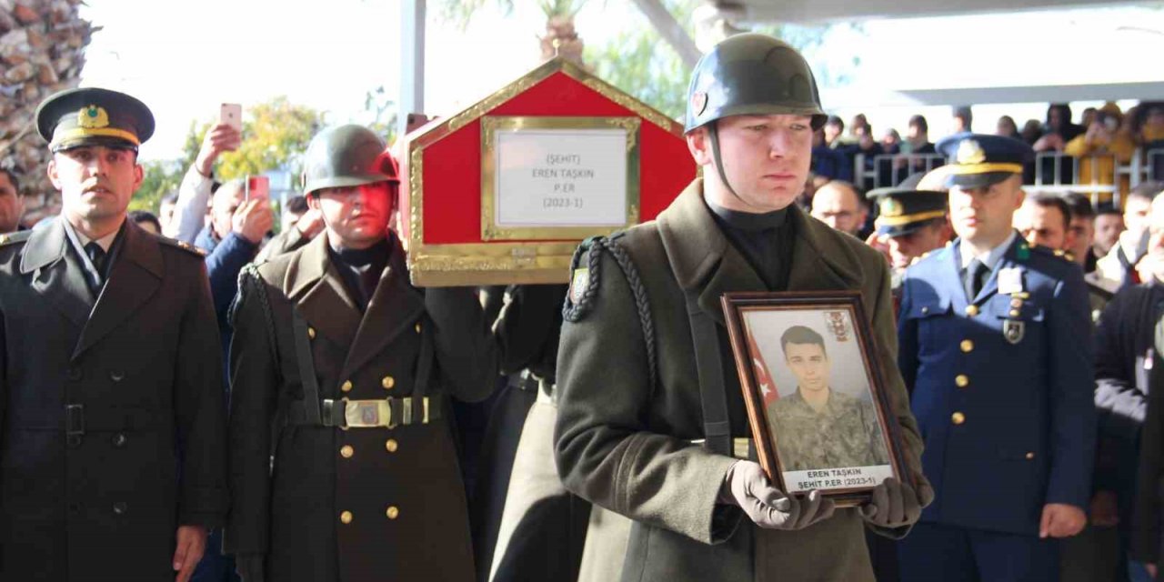 Depremde şehit olan İzmirli asker, son yolculuğuna uğurlandı