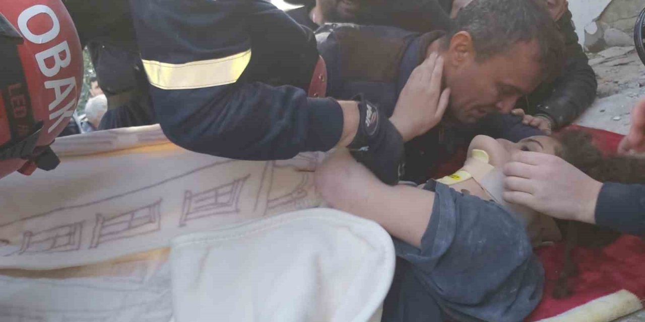 Eskişehir’den giden arama kurtarma ekipleri Antakya’da enkaz altından 2 kişiyi kurtardı