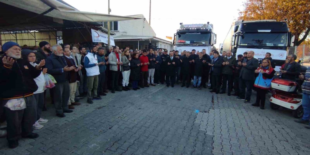 Yardım tırları Fethiye’den dualar eşliğinde gönderildi