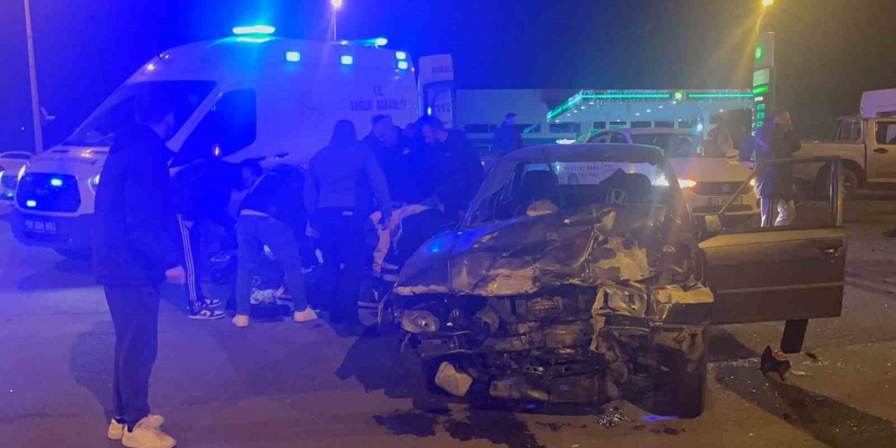 Tekirdağ’da iki otomobil çarpıştı: 4 yaralı