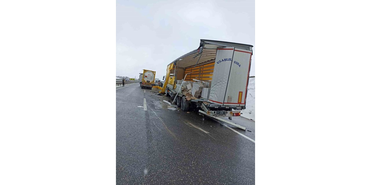 Bilecik’te 2 tır çarpıştı: 1 yaralı
