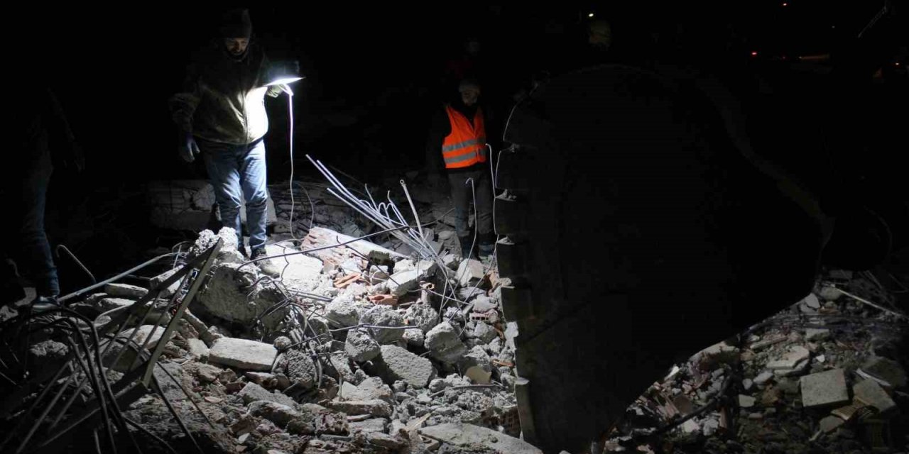 Elbistan’da arama kurtarma çalışmaları devam ediyor