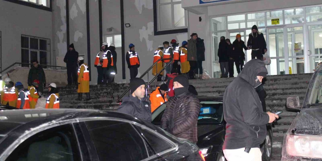 Elbistan Afet Koordinasyon Merkezi tedbir için boşaltıldı