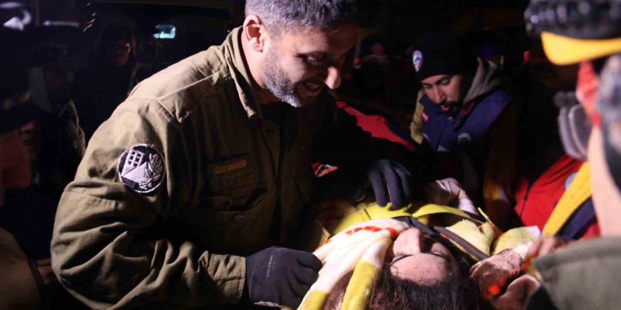 45 saat sonra İsrail ekibinin yardımlarıyla çıkartıldı