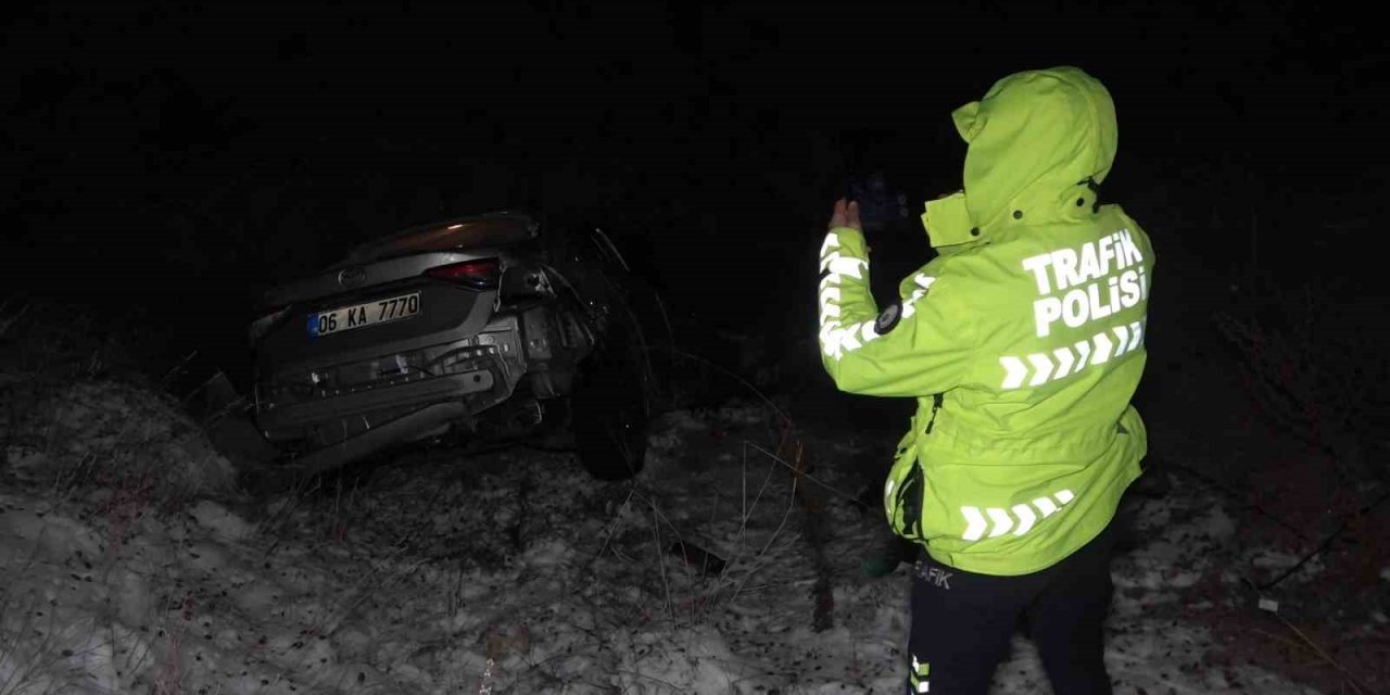 Uçurumdan yuvarlanan otomobil hurdaya döndü: 6 yaralı