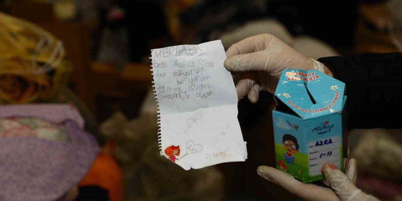 Çocuklar depremzedeler için yardıma koştu