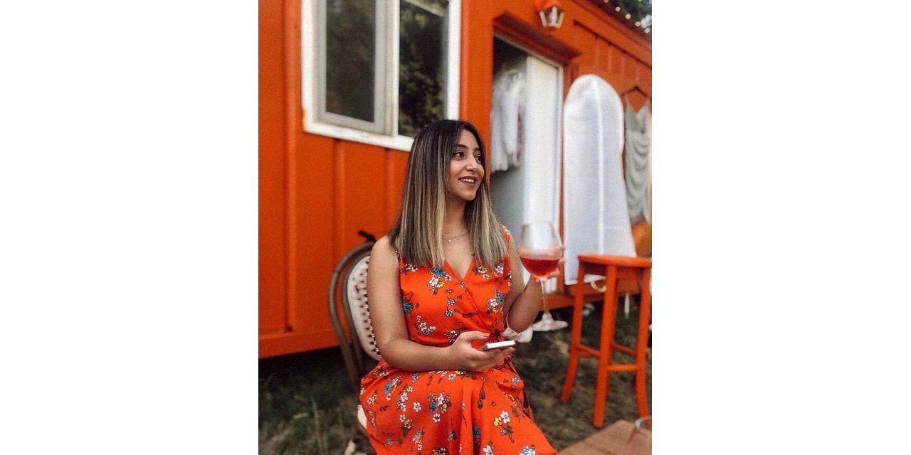 Kuşadası’nda yaşayan tur rehberleri depremde hayatını kaybetti