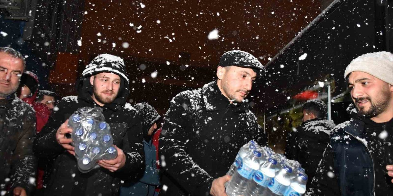 50 kişilik ekip yaraları sarmak için deprem bölgesine gitti