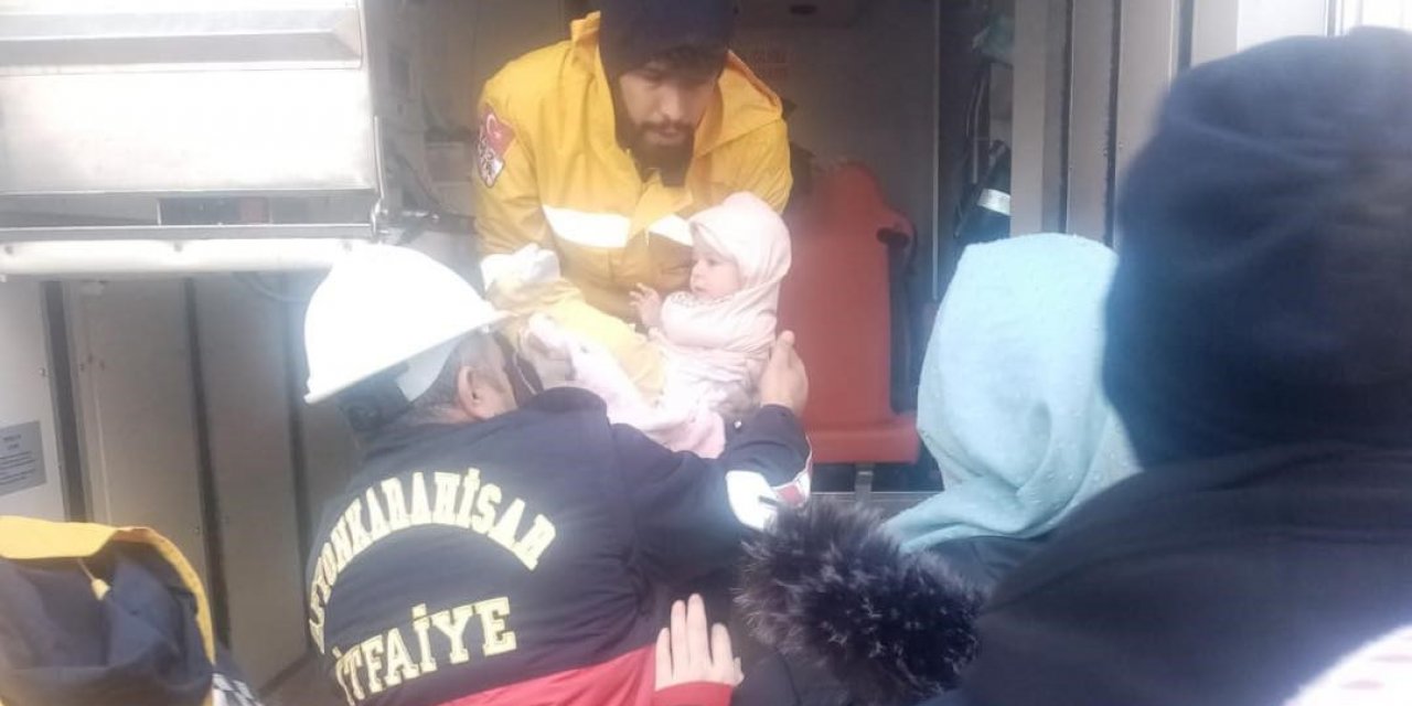 Afyonkarahisar ekibi anne ve bebeğini enkazdan sağ kurtardı
