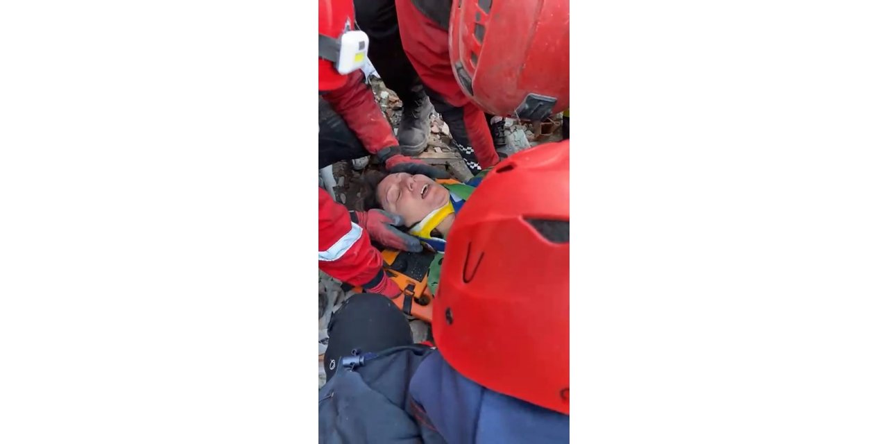 52 saat sonra kurtarıldı, sevinç gözyaşları döktü: "Hepinizi çok seviyorum"