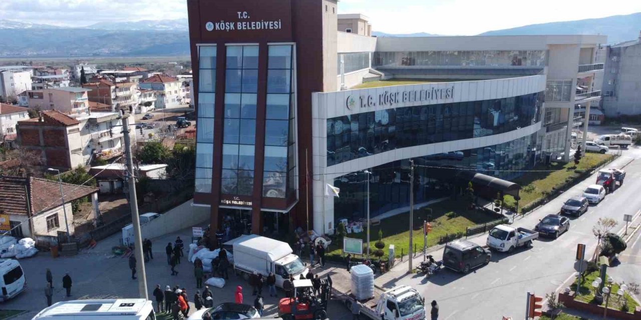 Köşk halkının şefkat eli deprem bölgesinde