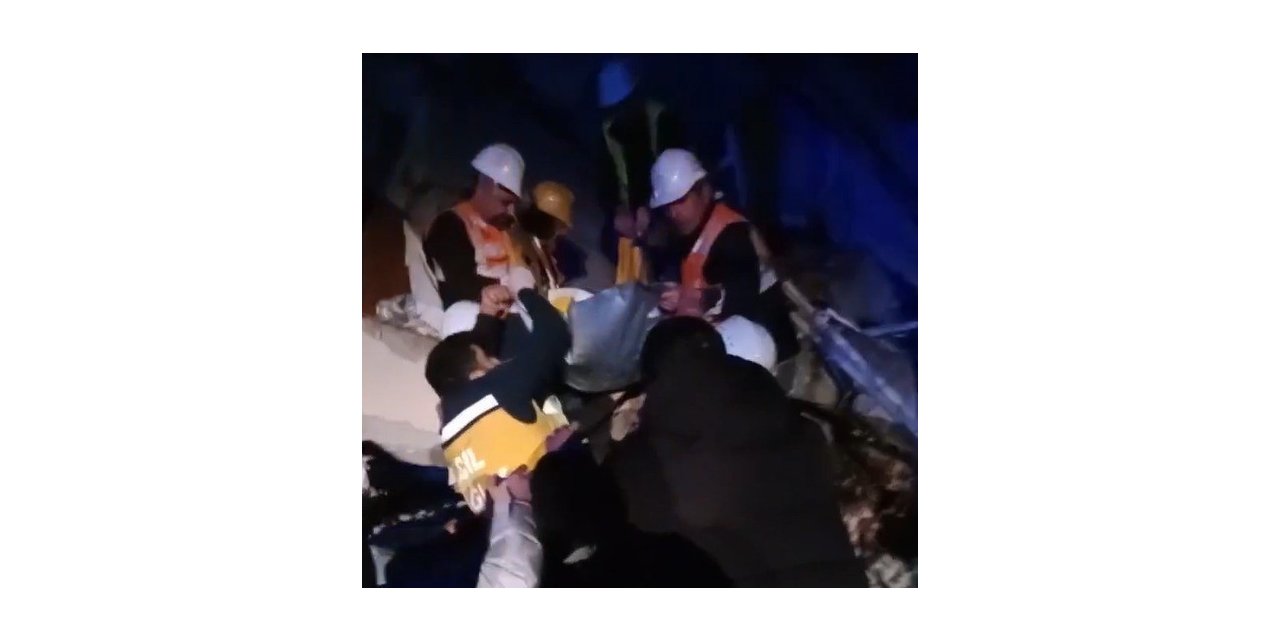 Depremin 40. saatinde Ramazan amcayı öğretmenler kurtardı