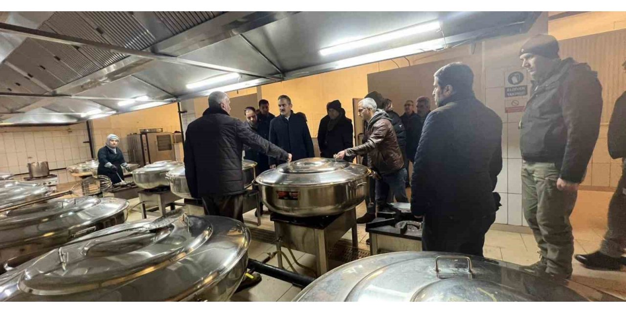 Meslek liseleri depremzedeler için günlük 700 bin ekmek üretiyor