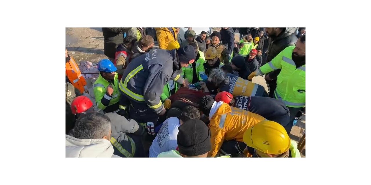 Hatay’da 55 saat sonra enkazdan sevindirici haber