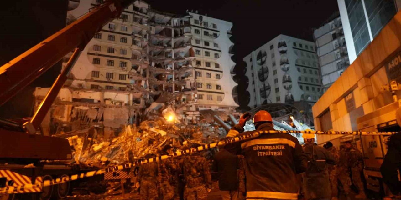 Diyarbakır Büyükşehir tüm ekipleriyle sahada