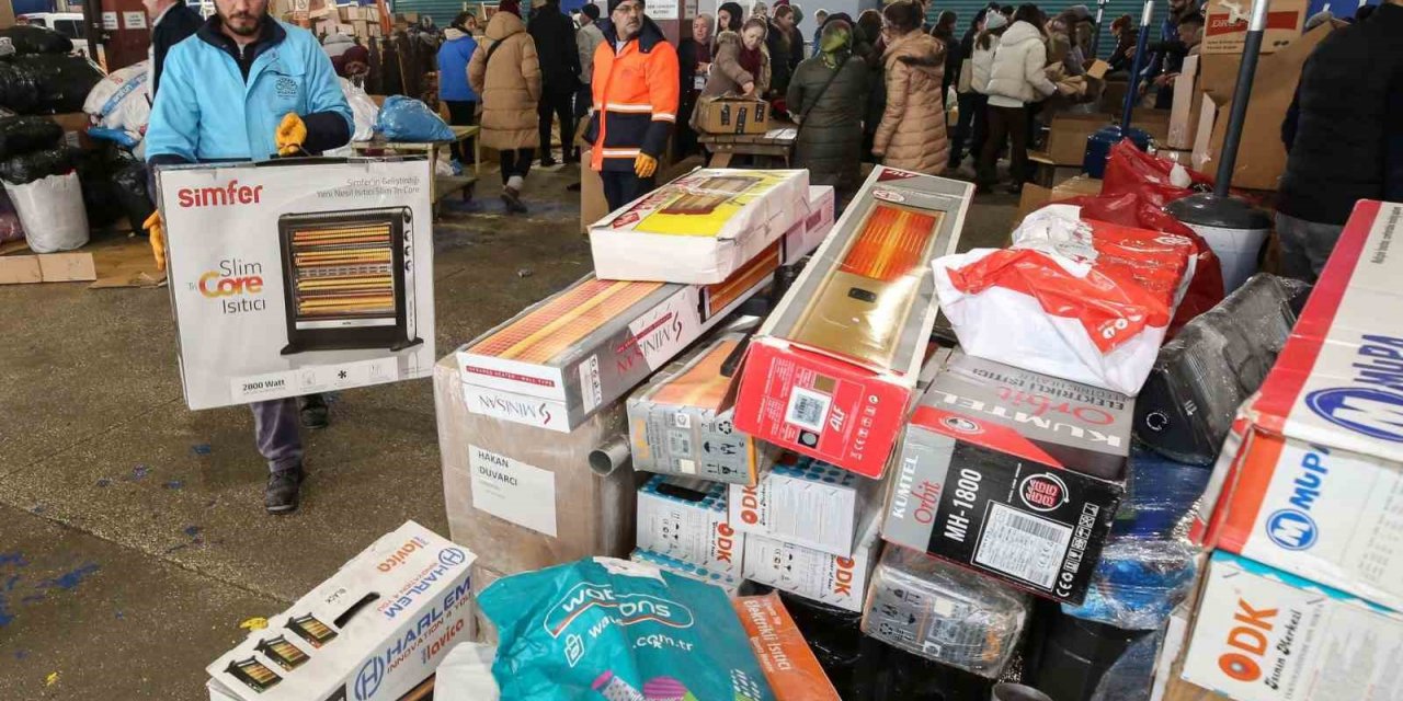 Nilüfer’de deprem bölgesine yardım için koştular