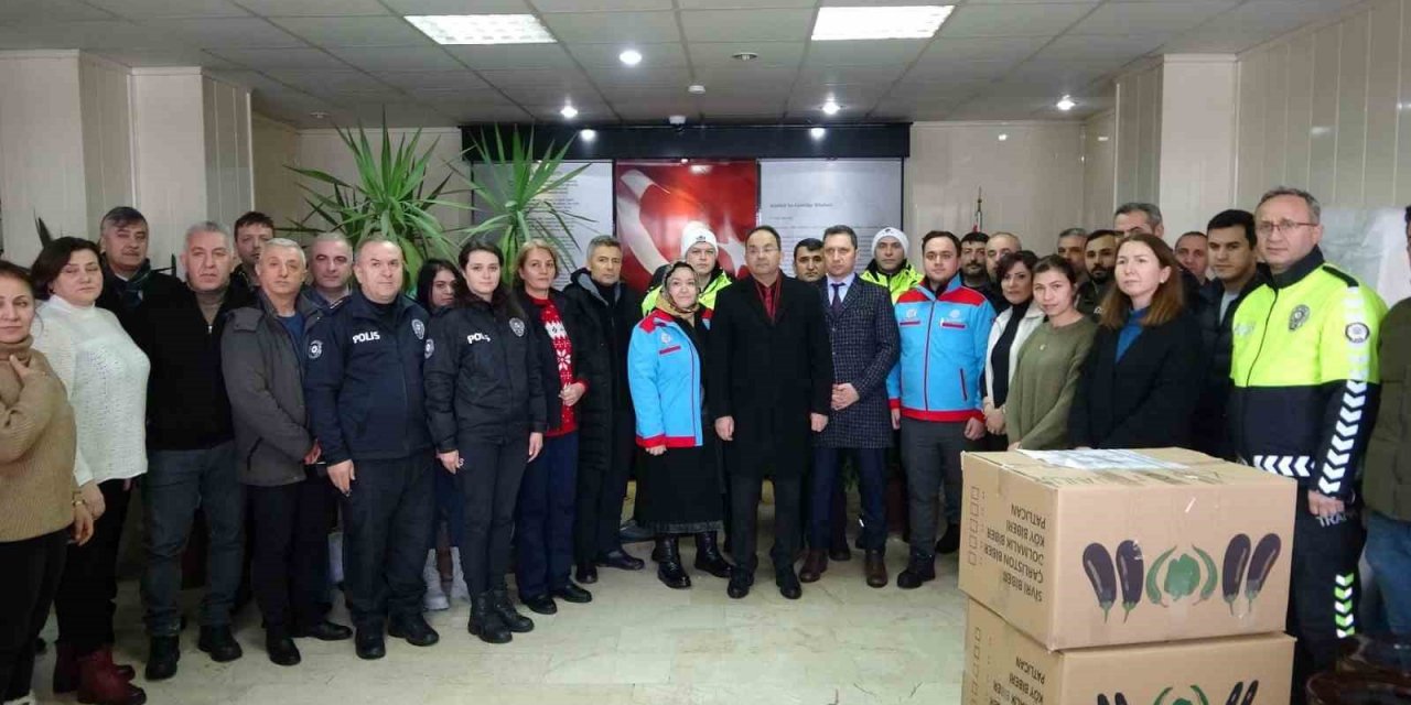 Bafra polisinden depremzedelere destek