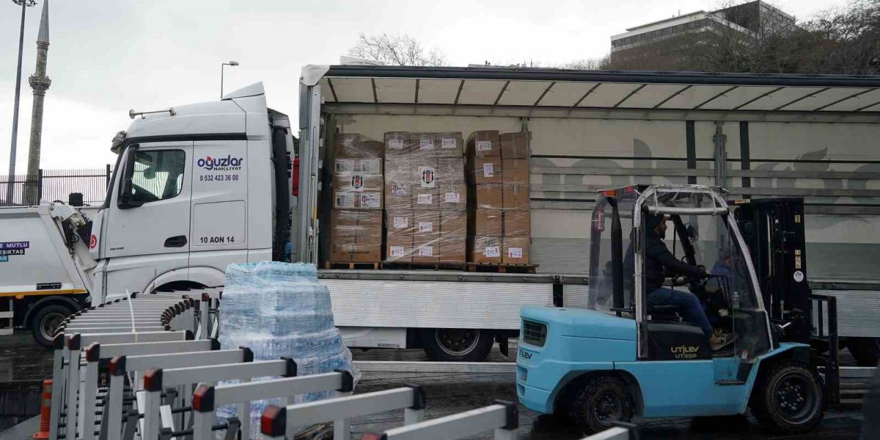 Vodafone Park’ta depremzedeler için yardım çalışmaları devam ediyor