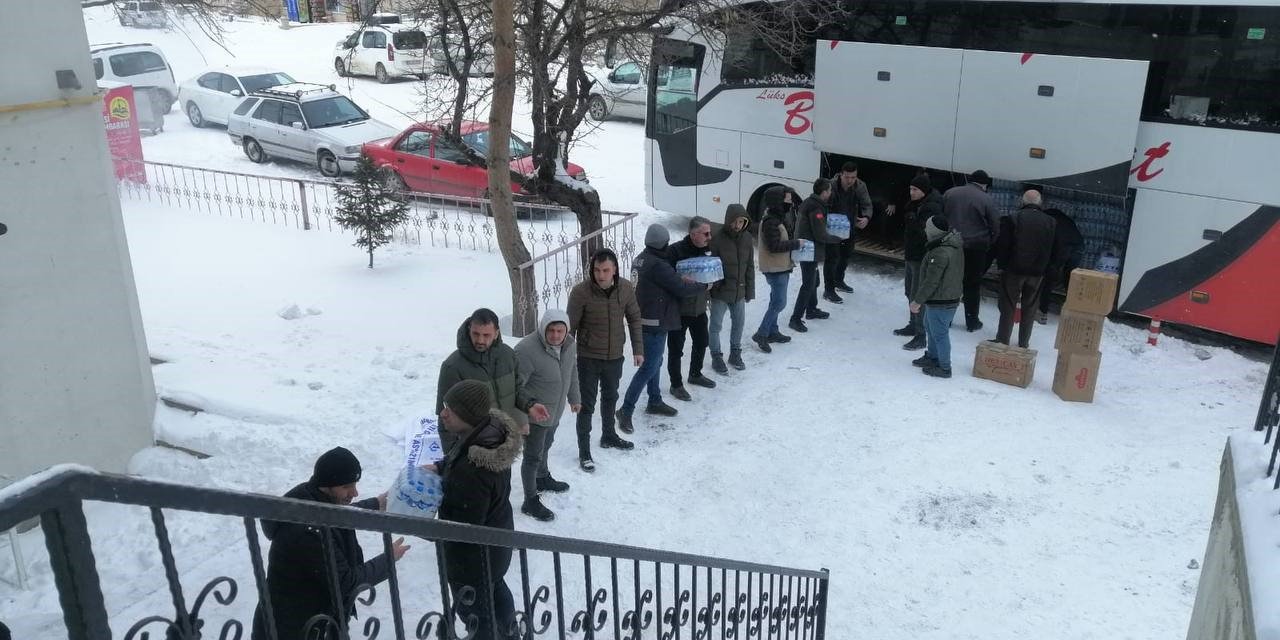 Bayburt halkının yüreği deprem bölgesinde atıyor yardımlar hız kesmeden devam ediyor